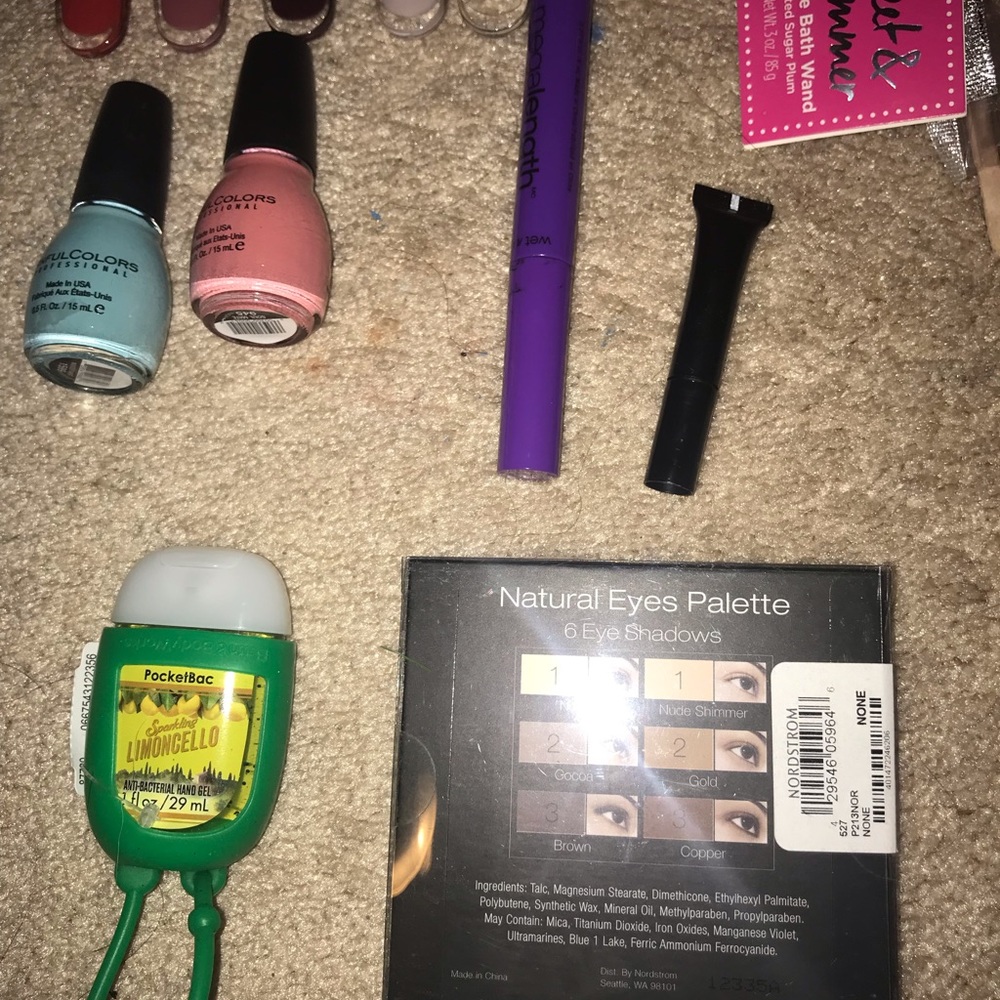 Makeup bundle - Picture 3 of 5
